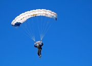 开云体育-哈斯车队碾压法拉利，周冠宇刷新纪录，F1赛场上的历史性转折