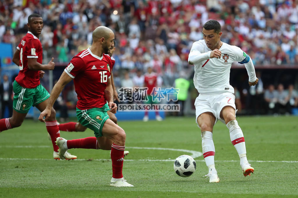 包含摩洛哥队跃居小组榜首，晋级前景大好的词条