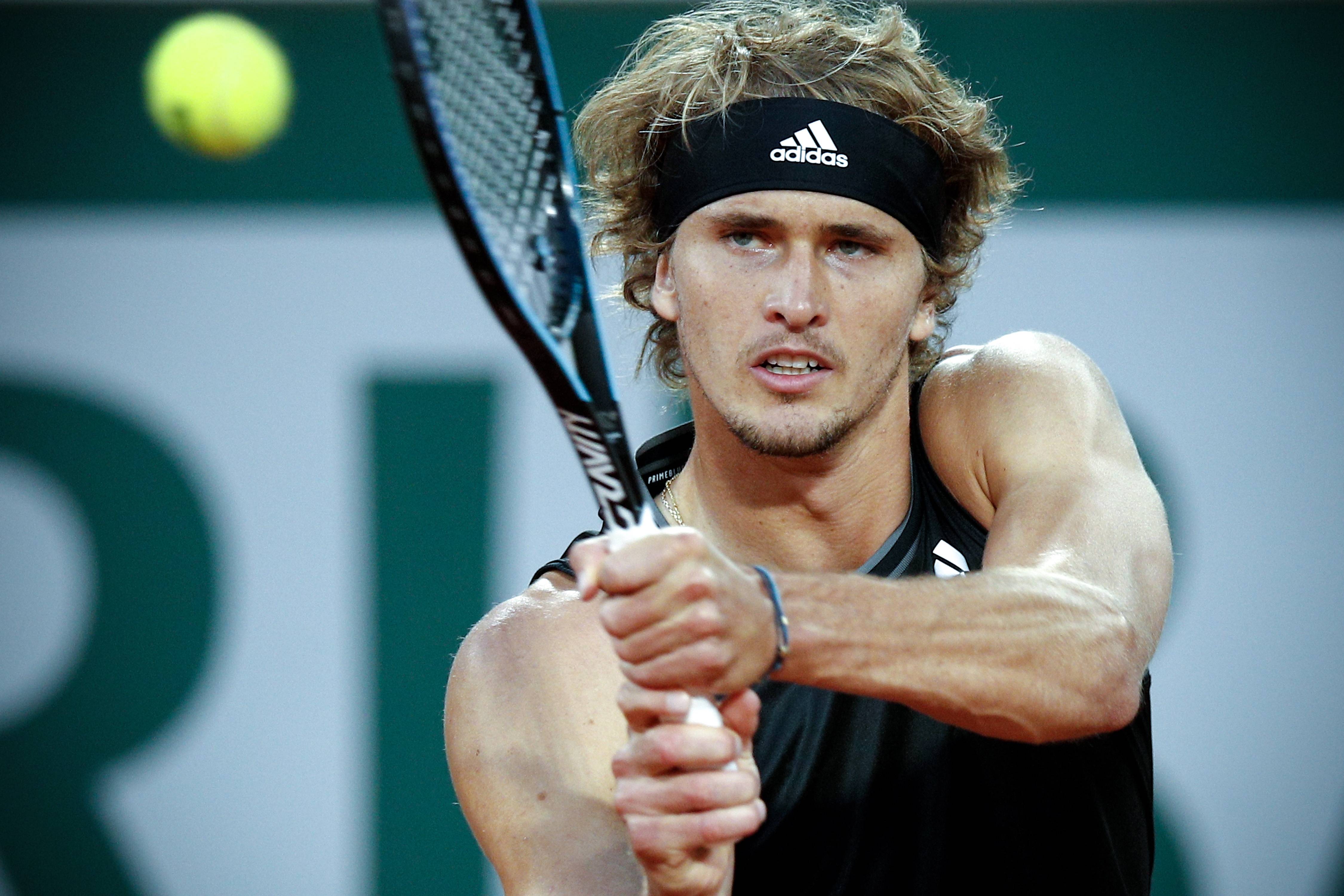 包含英国网球队绝地反击法国网球队，兹维列夫惊艳世界的词条