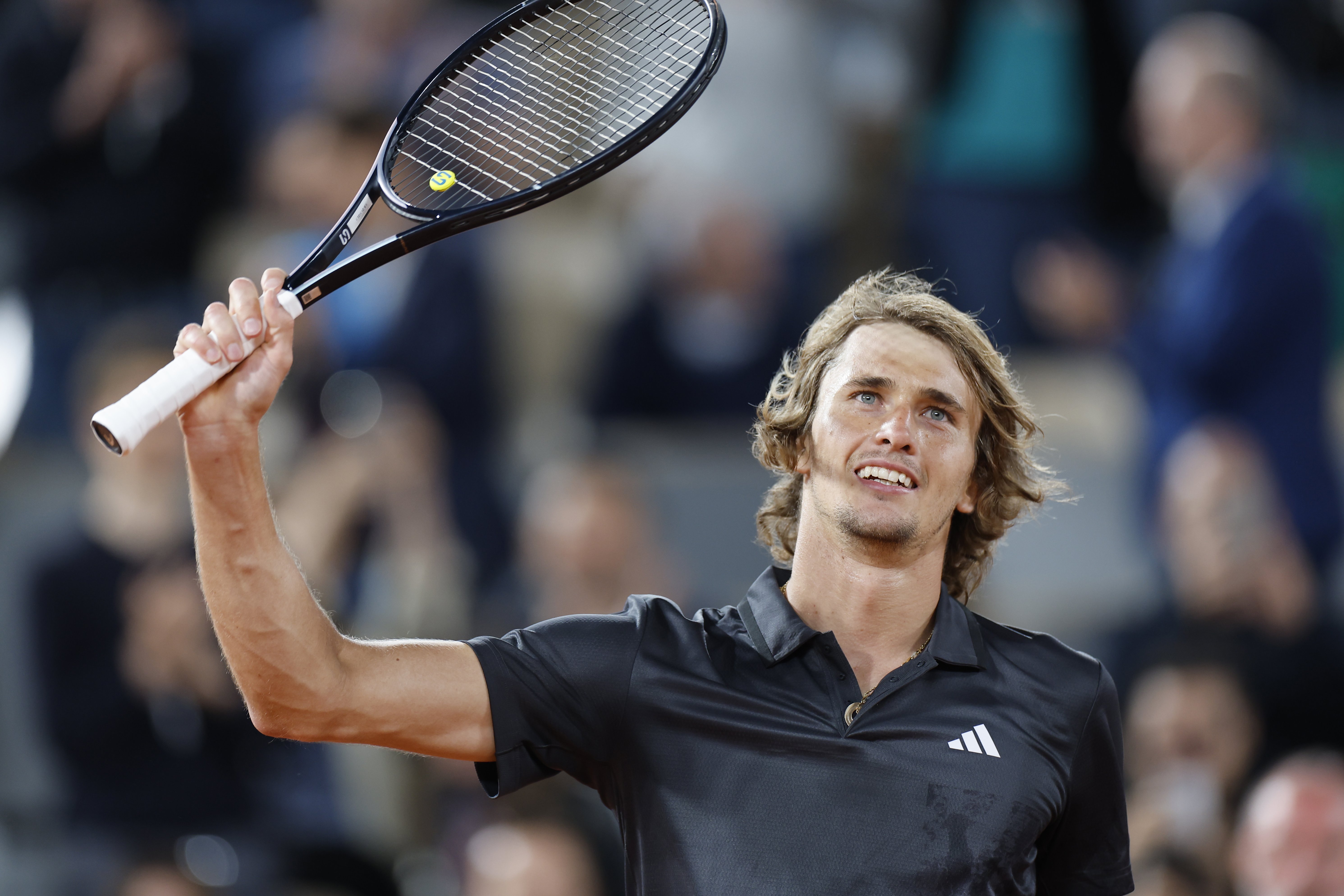 包含英国网球队绝地反击法国网球队，兹维列夫惊艳世界的词条