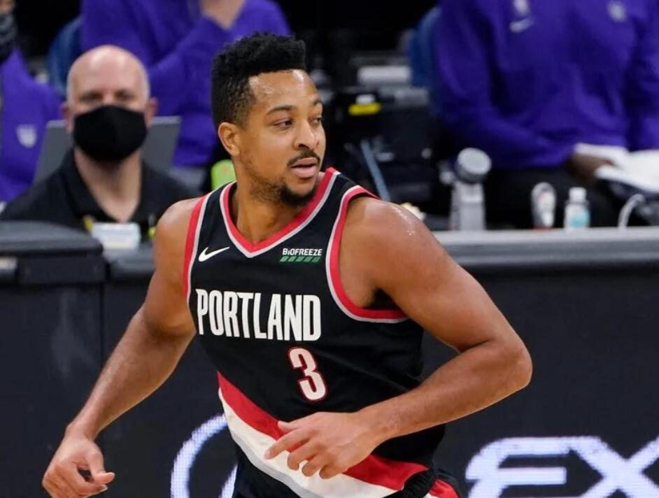 马刺横扫青岛队,麦科勒姆统治全场的简单介绍 马刺横扫青岛队,麦科勒姆统治全场的简单介绍