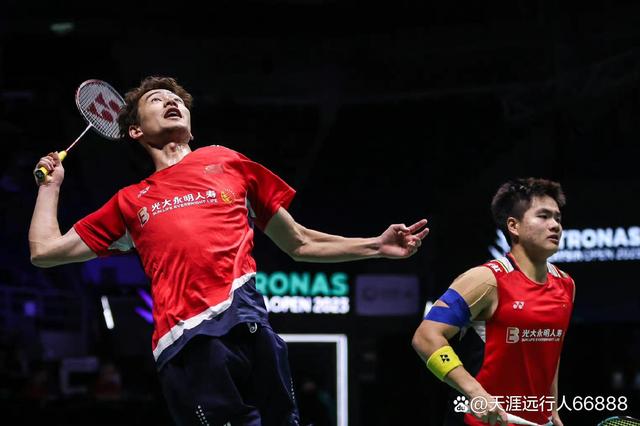 包含印度队绝杀泰国队，黄鸭组合统治全场的词条