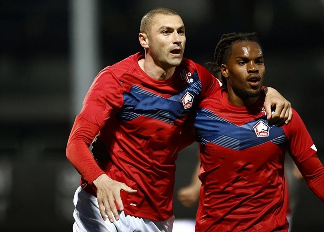 包含沙尔克遭逢两连败，困境深陷调整难题的词条