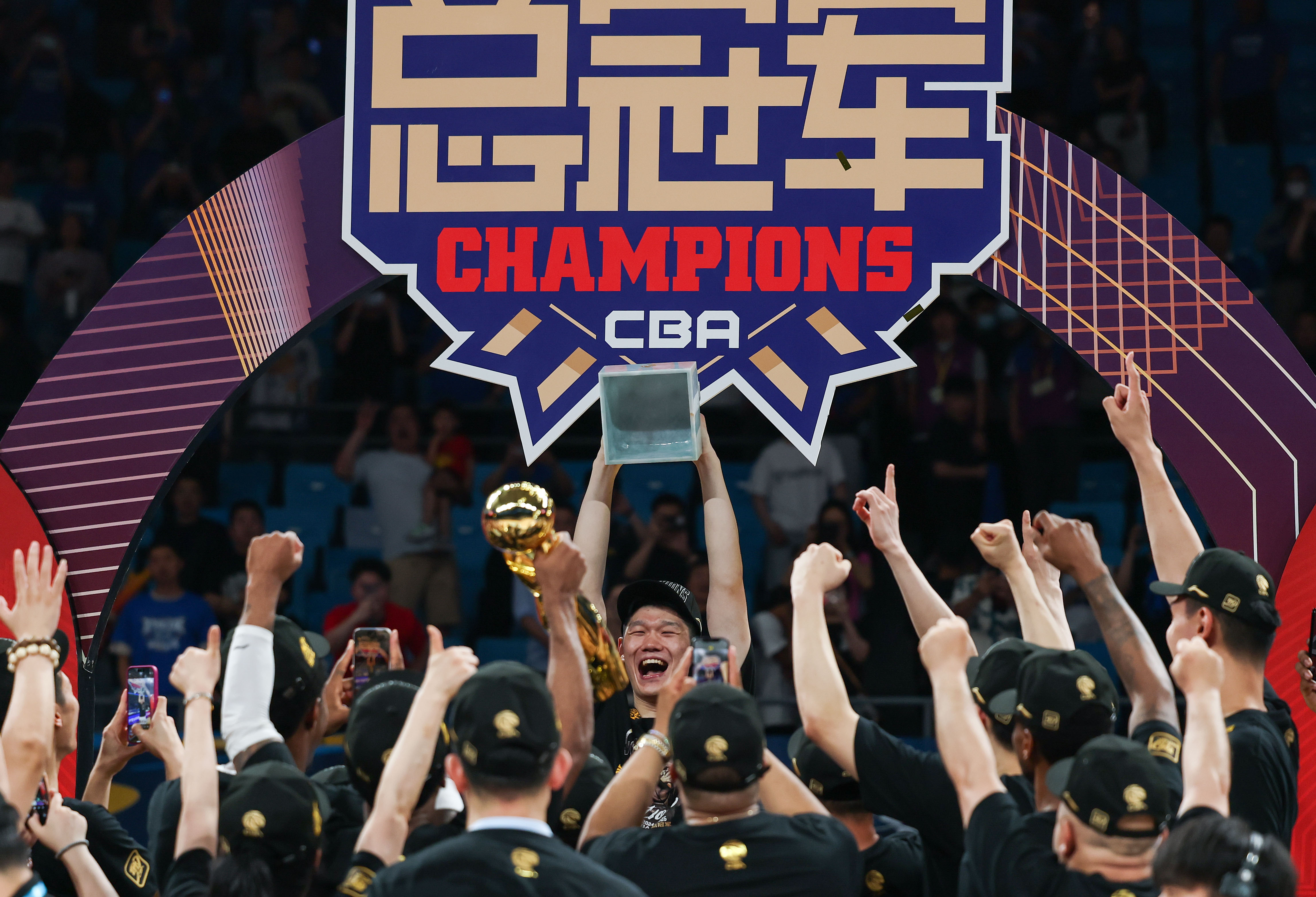 上海男篮在主场击败浙江队,信心大增 上海男篮在主场击败浙江队,信心大增