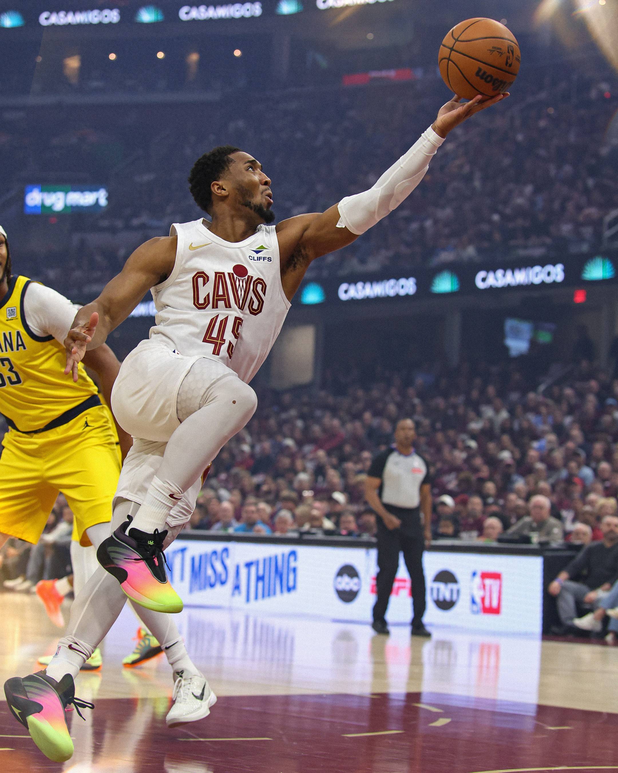 篮球队即将进行东部半决赛的比赛