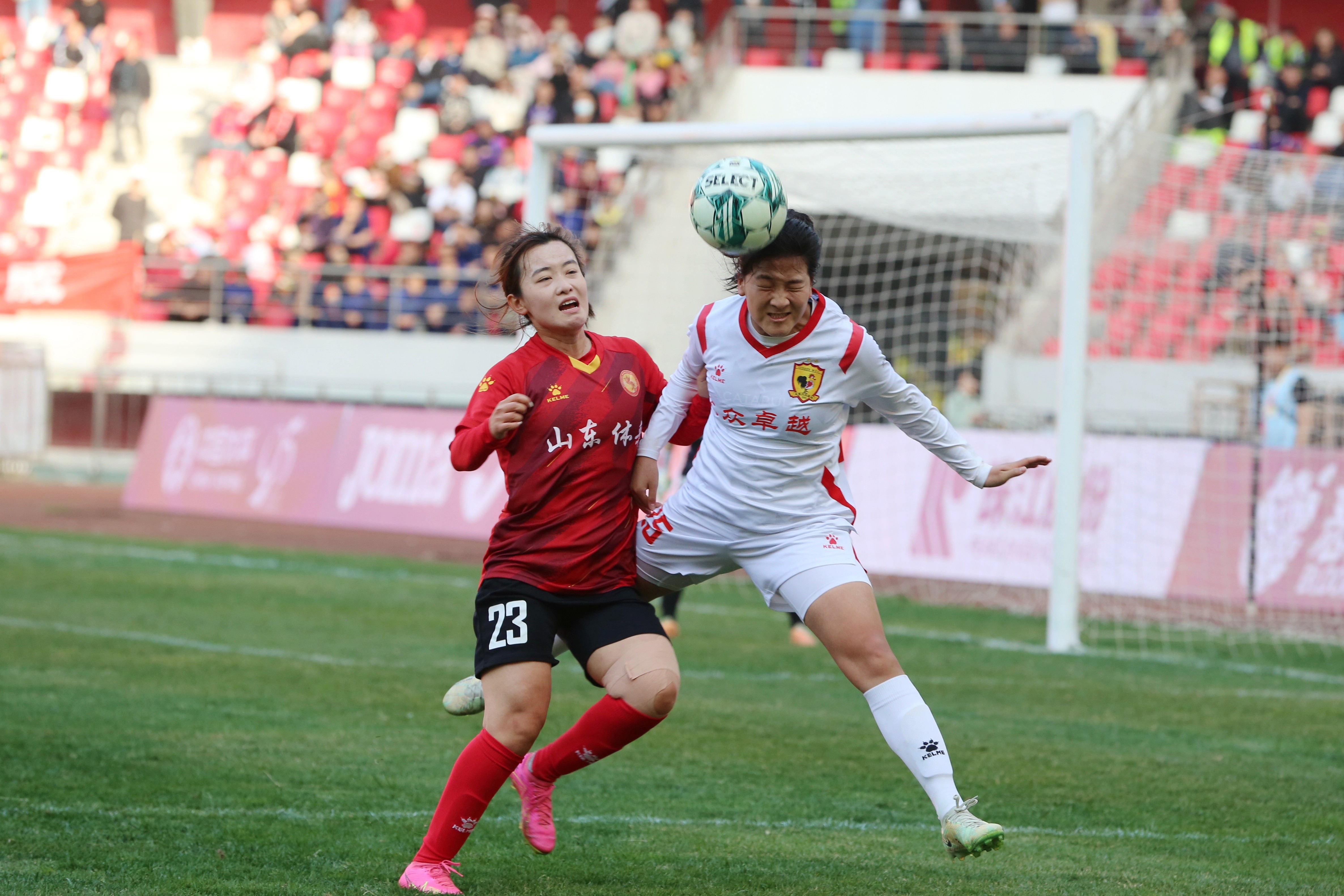 精彩足球赛事：女队实力睥睨群雄的简单介绍