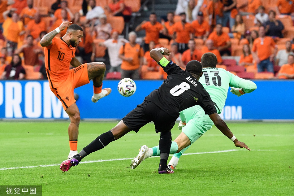 荷兰战平利比亚，小组头名稳居不下
