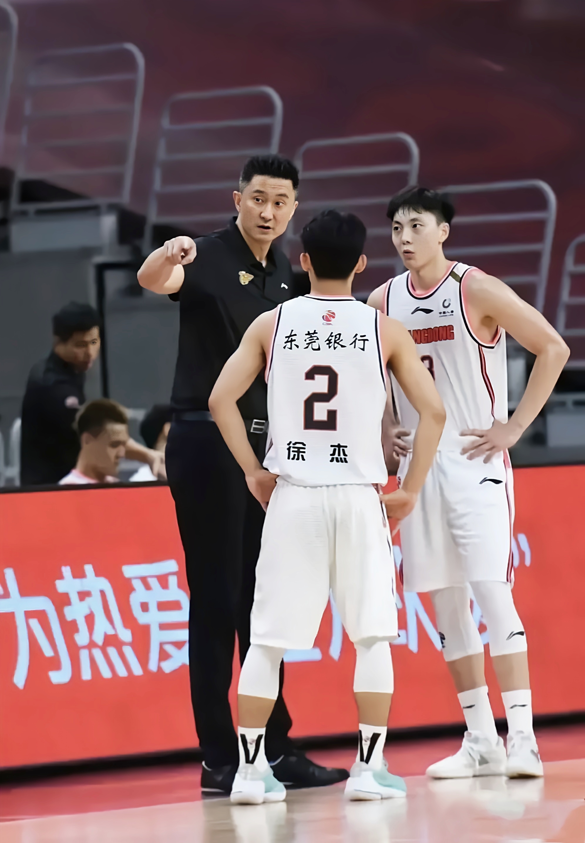 广东宏远再胜辽宁男篮，保持领先优势的简单介绍