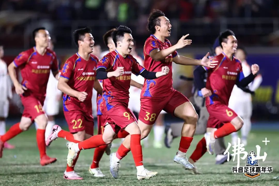 足球职业联赛正在上演激烈对决 足球职业联赛正在上演激烈对决