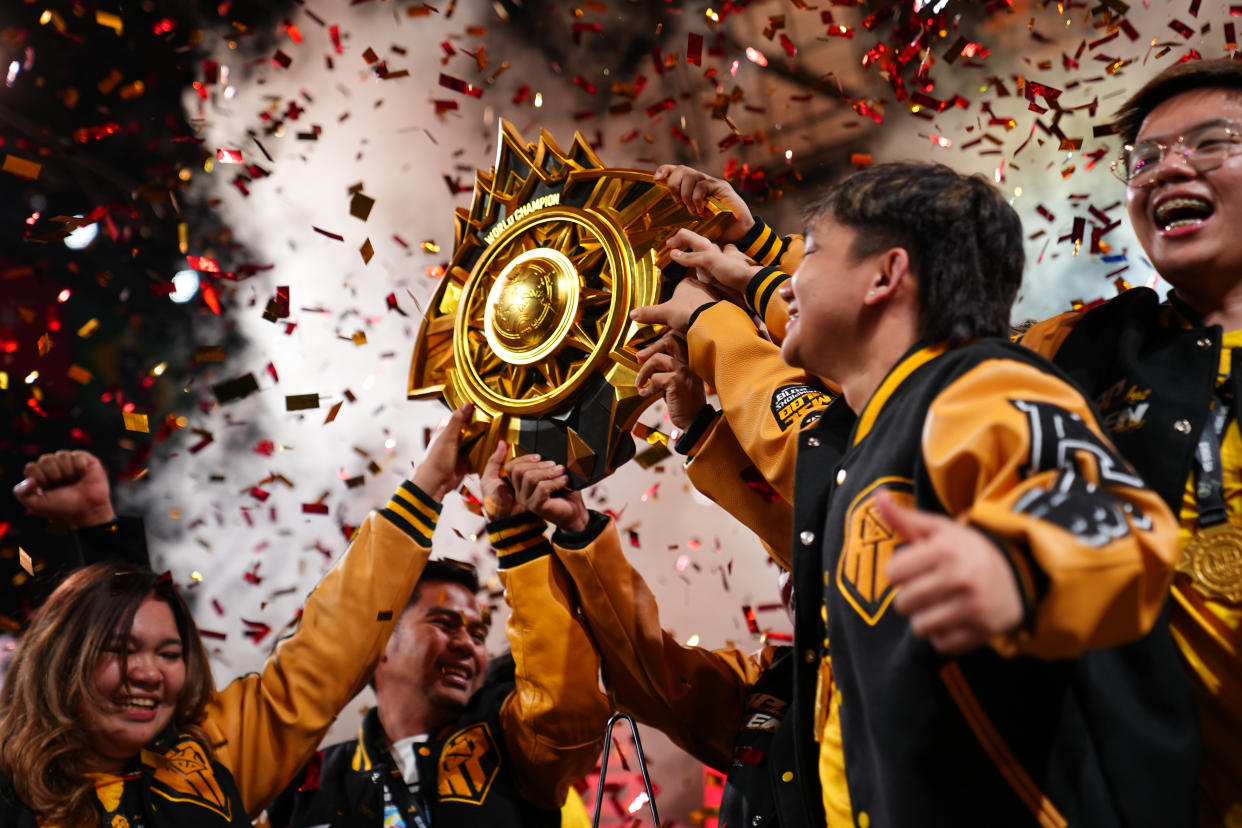 闪耀冠军定凯旋,激奋运动员全力争霸的简单介绍 闪耀冠军定凯旋,激奋运动员全力争霸的简单介绍