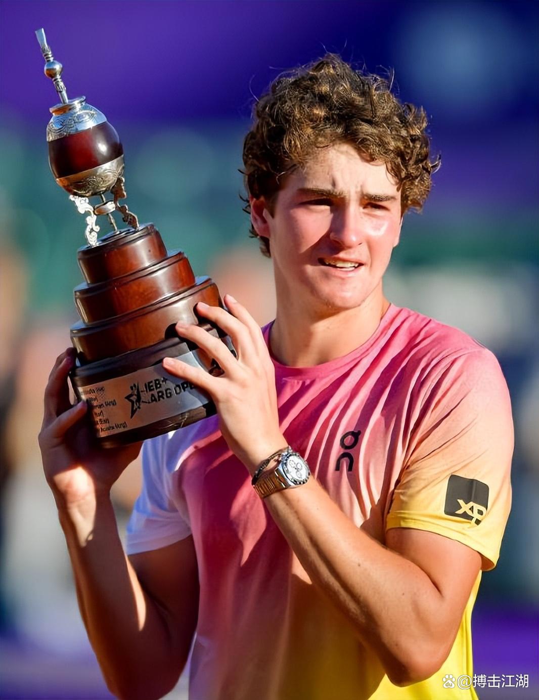 关于英国网球队横扫西班牙网球队,费德勒一己之力扛起全队的信息 关于英国网球队横扫西班牙网球队,费德勒一己之力扛起全队的信息