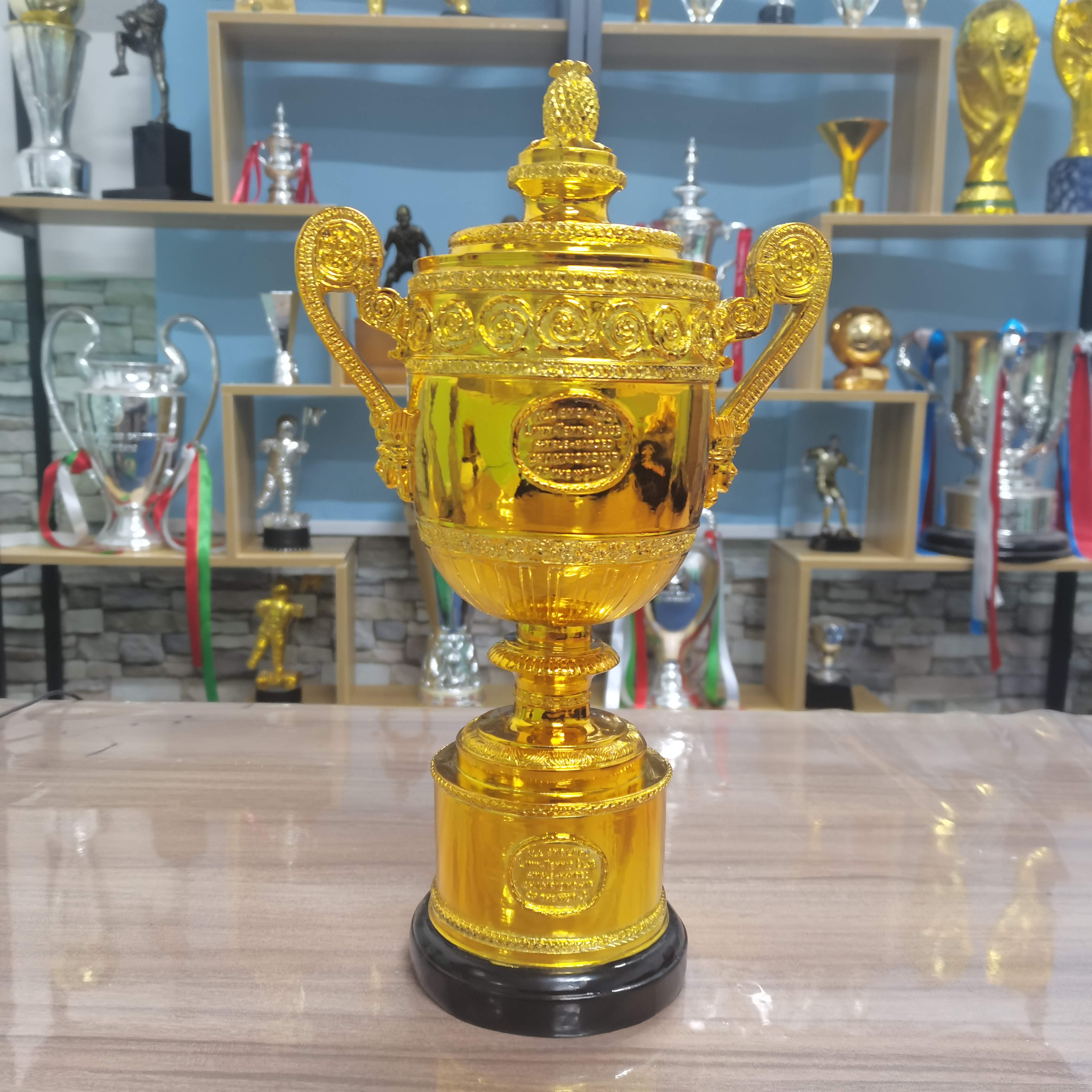 包含法网险胜美网，纳达尔刷新纪录的词条