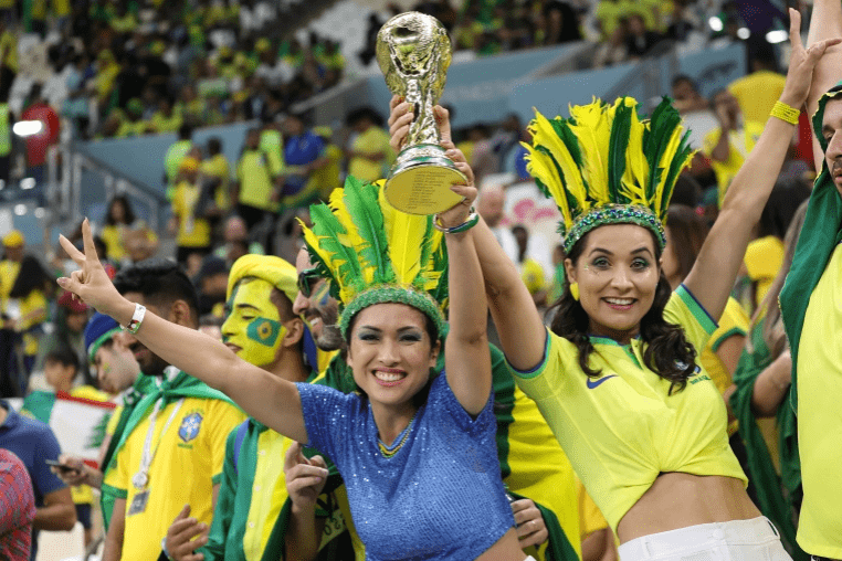 葡萄牙羽毛球选手摘得银牌，喜悦无限