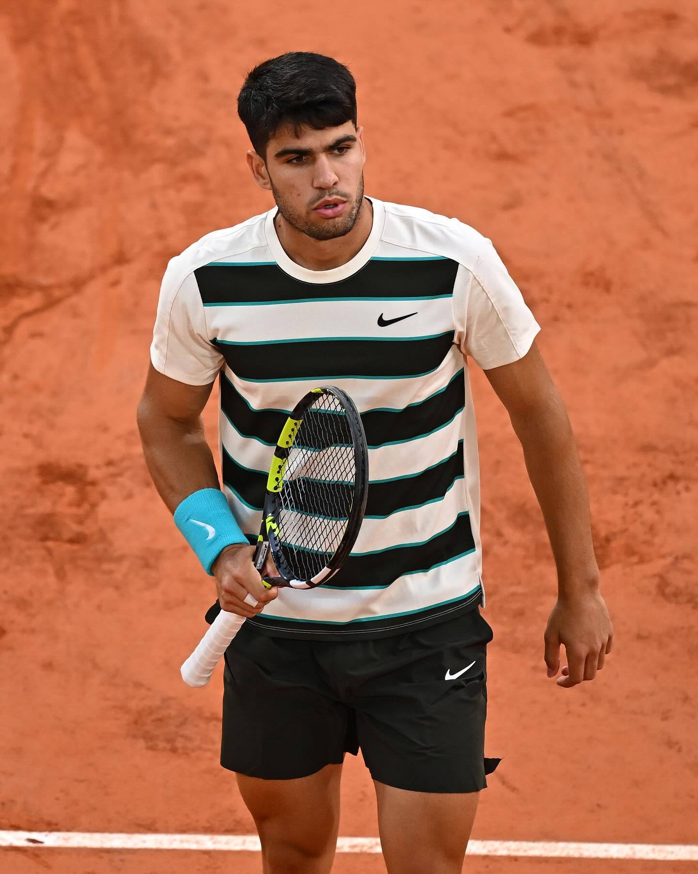 包含ATP总决赛力克美网，阿尔卡拉斯惊艳四座的词条