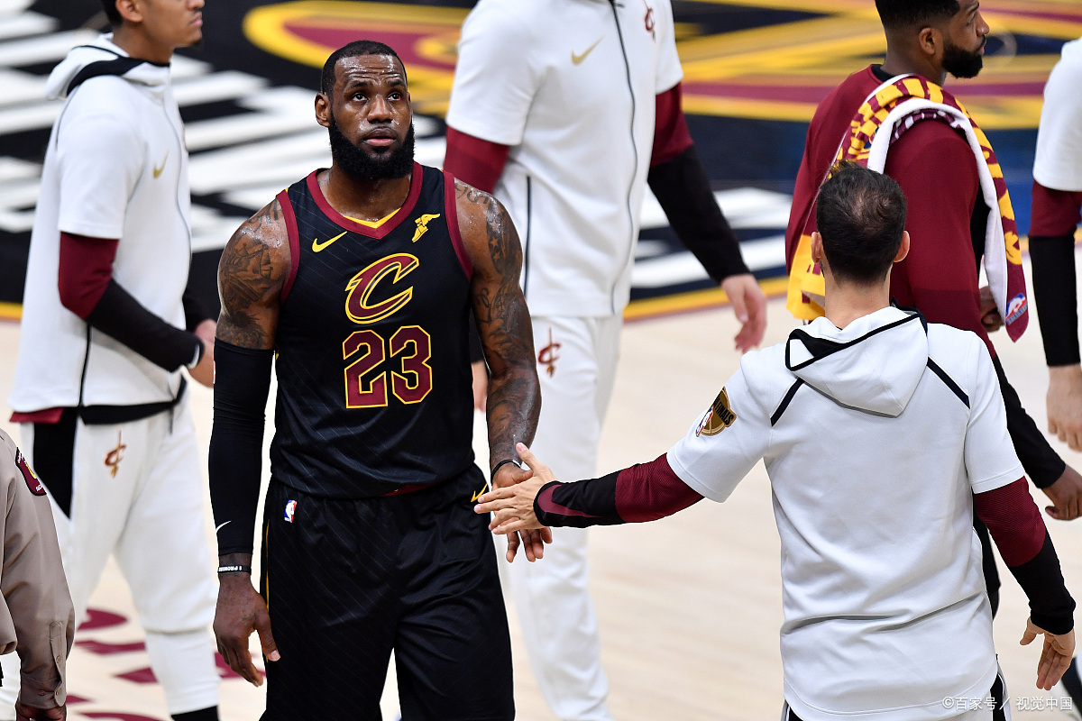 凯尔特人鏖战广州队，詹姆斯带队取胜