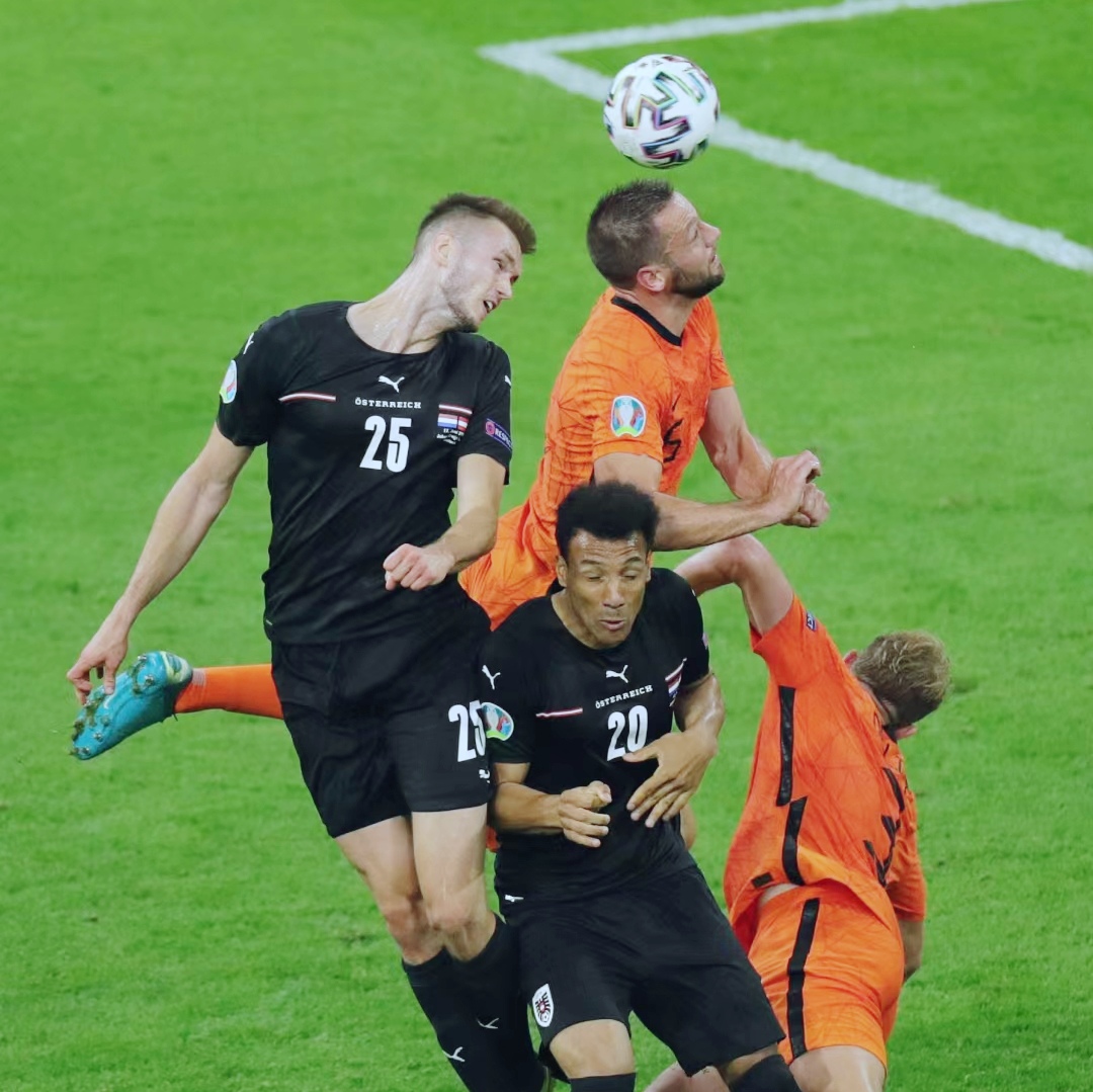 波兰队逆转葡萄牙队，波尔统治全场