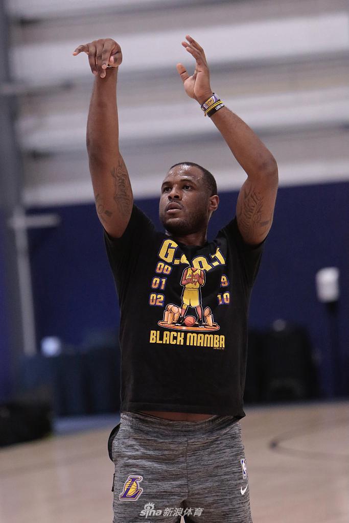 关于湖人新秀琼斯接受训练，球队后卫组合再度强大的信息