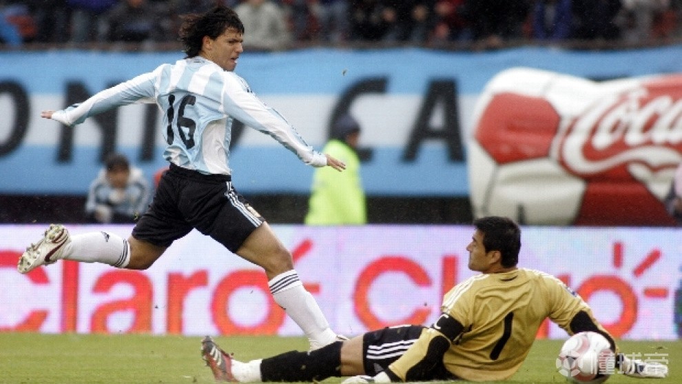 阿根廷碾压哥伦比亚,阿奎罗送出助攻 阿根廷碾压哥伦比亚,阿奎罗送出助攻