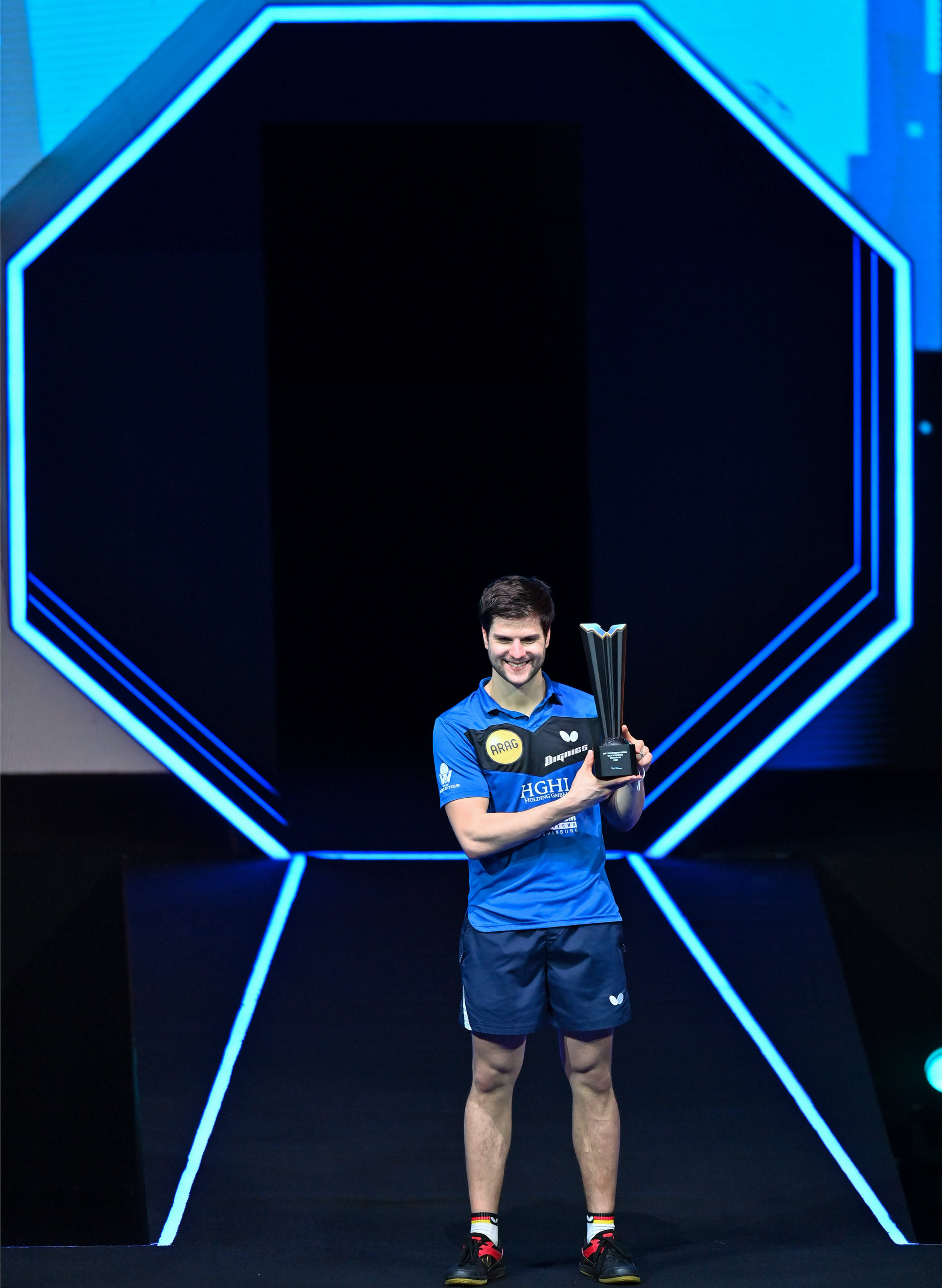 包含中国乒乓球队强势波兰乒乓球队，奥恰洛夫完成帽子戏法的词条