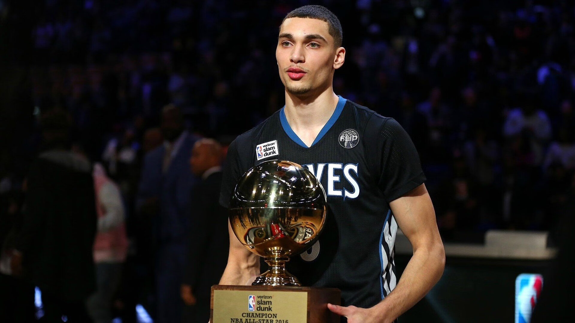 横扫之夜，小贾伦的蜕变，上海队如何用团队篮球击溃猛龙